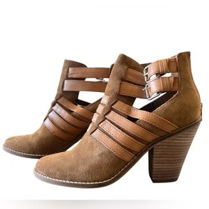 DV by Dolce Vita Caitlynn Cognac Suede Ankle Strappy Booties Size 8.5 NEW